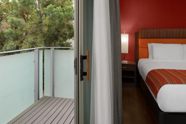 SIRTAJ – Beverly Hills image 65