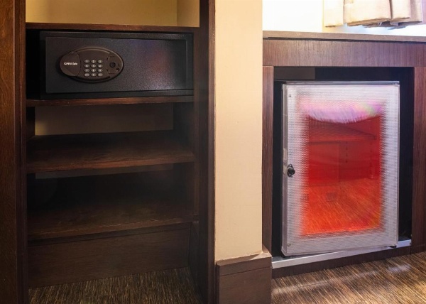 SIRTAJ – Beverly Hills image 68